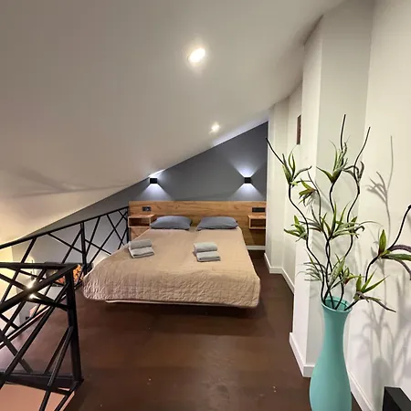 Kvartyra Mansarda Apartment *